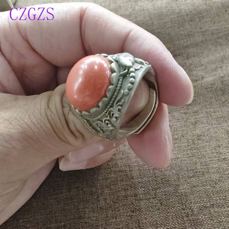 Men Accessories Ethnic - แหวนปรับขนาดได้สไตล์ชนเผ่าแบบย้อนยุคสำหรับผู้ชายและผู้หญิง ลวดลายปลาคาร์ฟ รูปทรงวงรี ประดับด้วยหินปะการังเทียมสีแดง ของขวัญเครื่องประดับนิ้ว